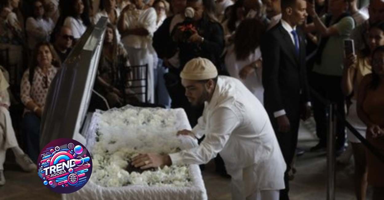 Francisco Gil no velório da mãe Preta Gil