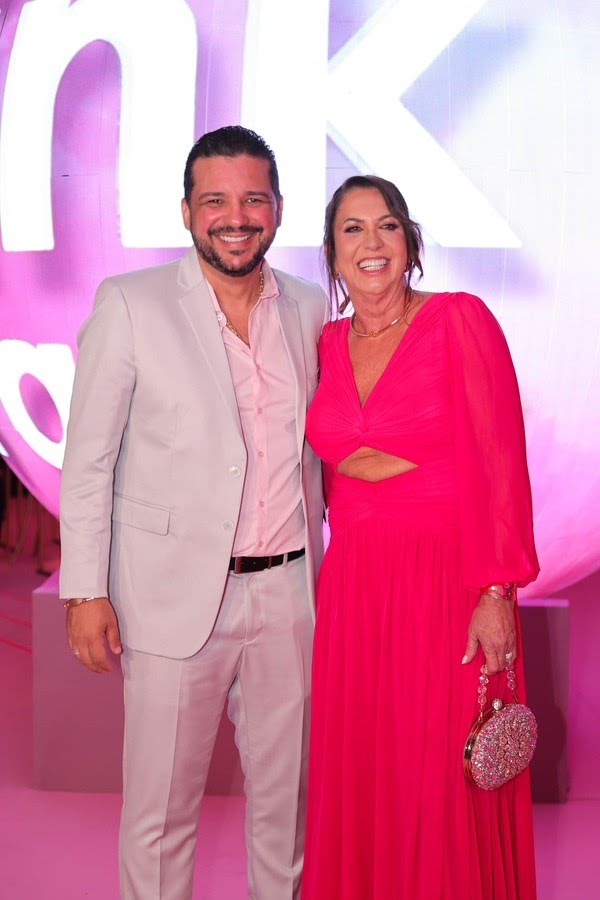 Mãe de Virgínia, Margareth Serrão posa com o namorado foto Brazil news
