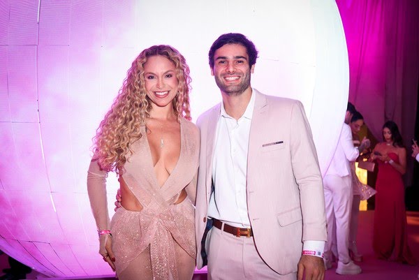 Sarah Andrade e namorado